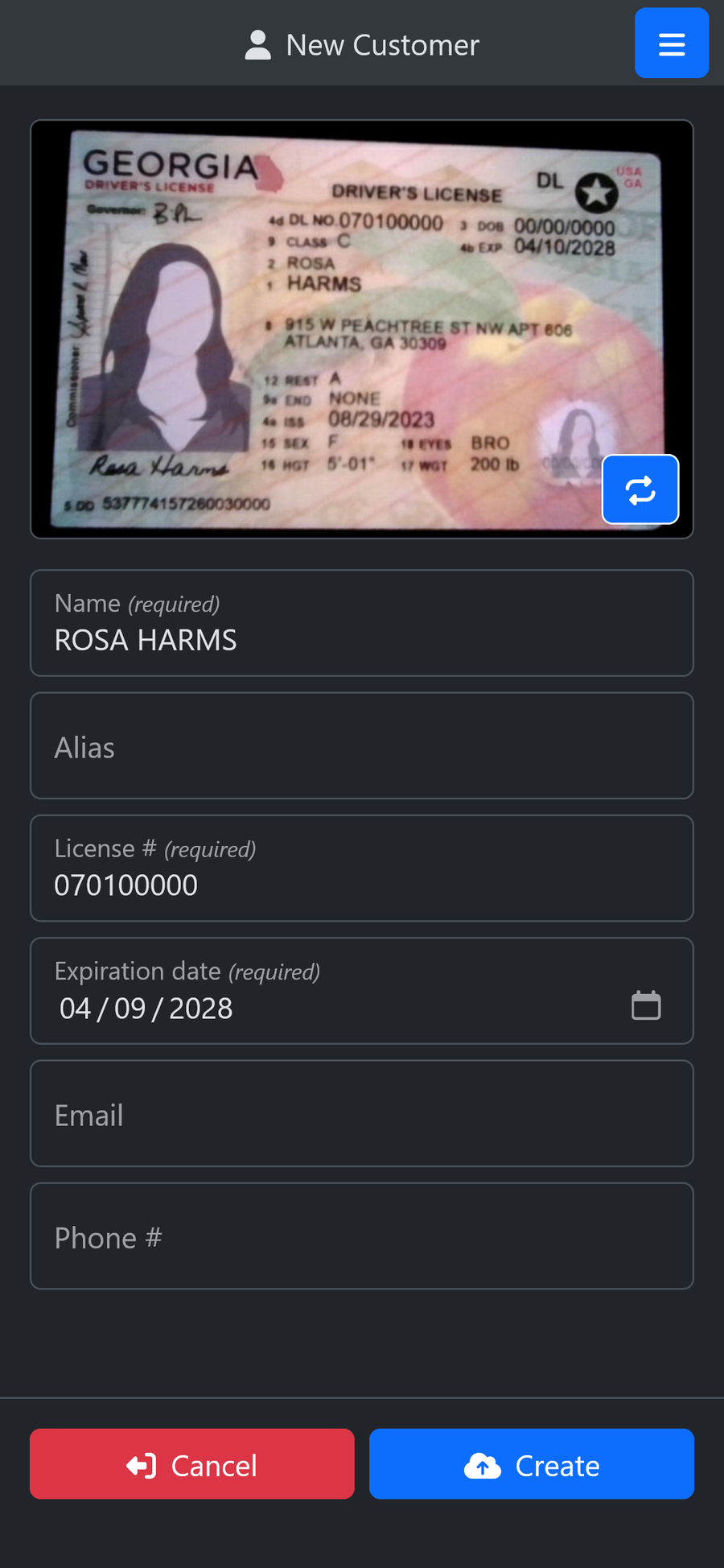scrAPPy confirmando datos de cliente extraídos de una foto de identificación